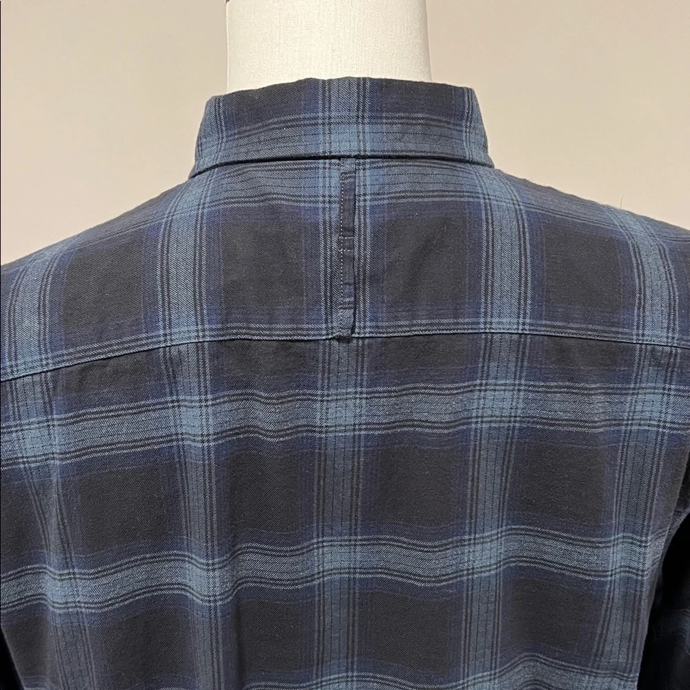 Banana Republic Luxe Flannel Slim Fit Navy and Black Plaid Shirt Size Large